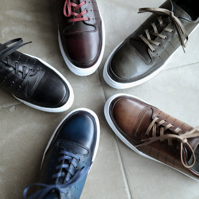 monmodelのレザースニーカー