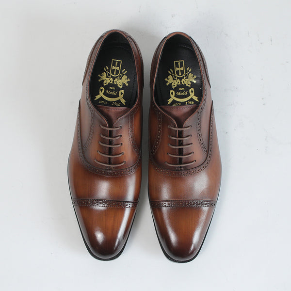 手染め「千手染（パティーヌ）」のクォーターブローグ革靴