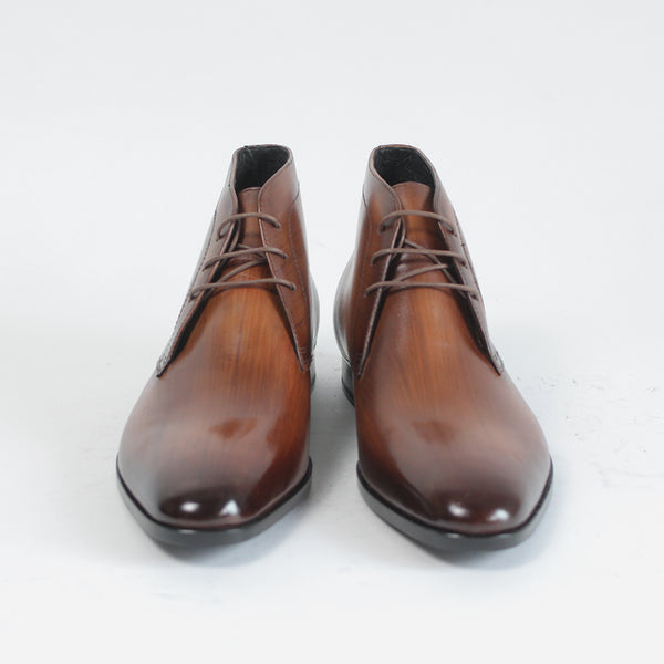 手染め「千手染（パティーヌ）」のチャッカー革靴